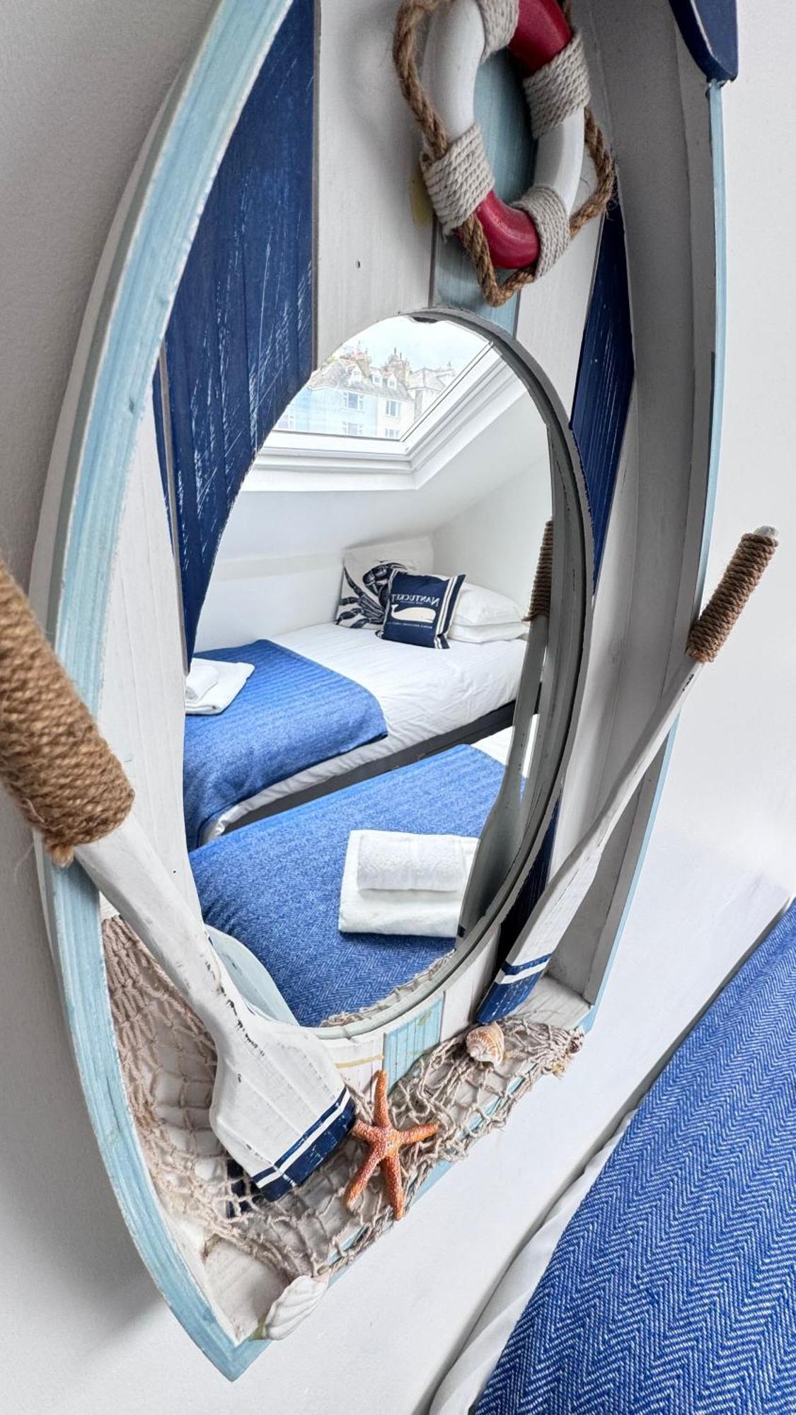 Nancie'S Place - Dartmouth Town Center With Private Parking - A Traditional Georgian Private Duplex Apartment - Beautifully Refurbished - Two Bedrooms, Bathroom, Kitchen And Lounge Diner Bagian luar foto