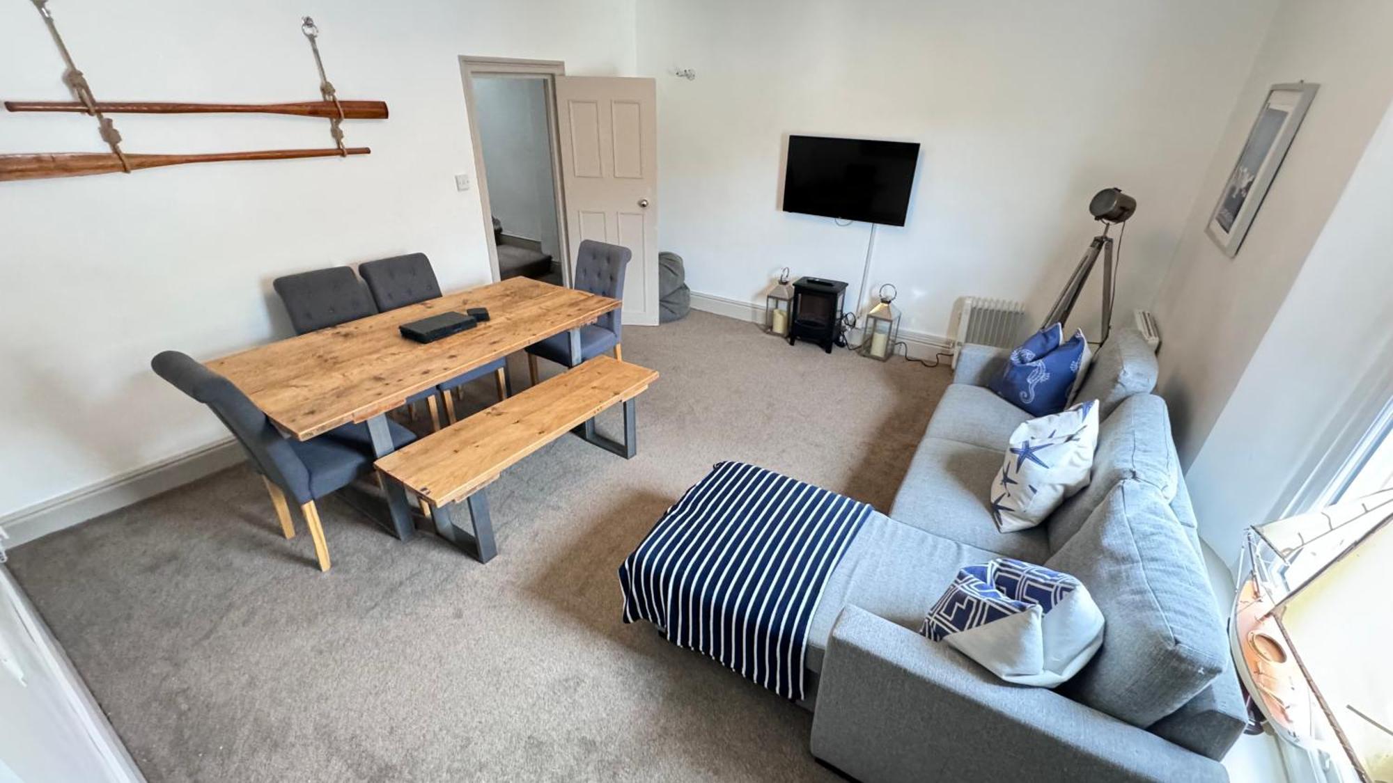 Nancie'S Place - Dartmouth Town Center With Private Parking - A Traditional Georgian Private Duplex Apartment - Beautifully Refurbished - Two Bedrooms, Bathroom, Kitchen And Lounge Diner Bagian luar foto