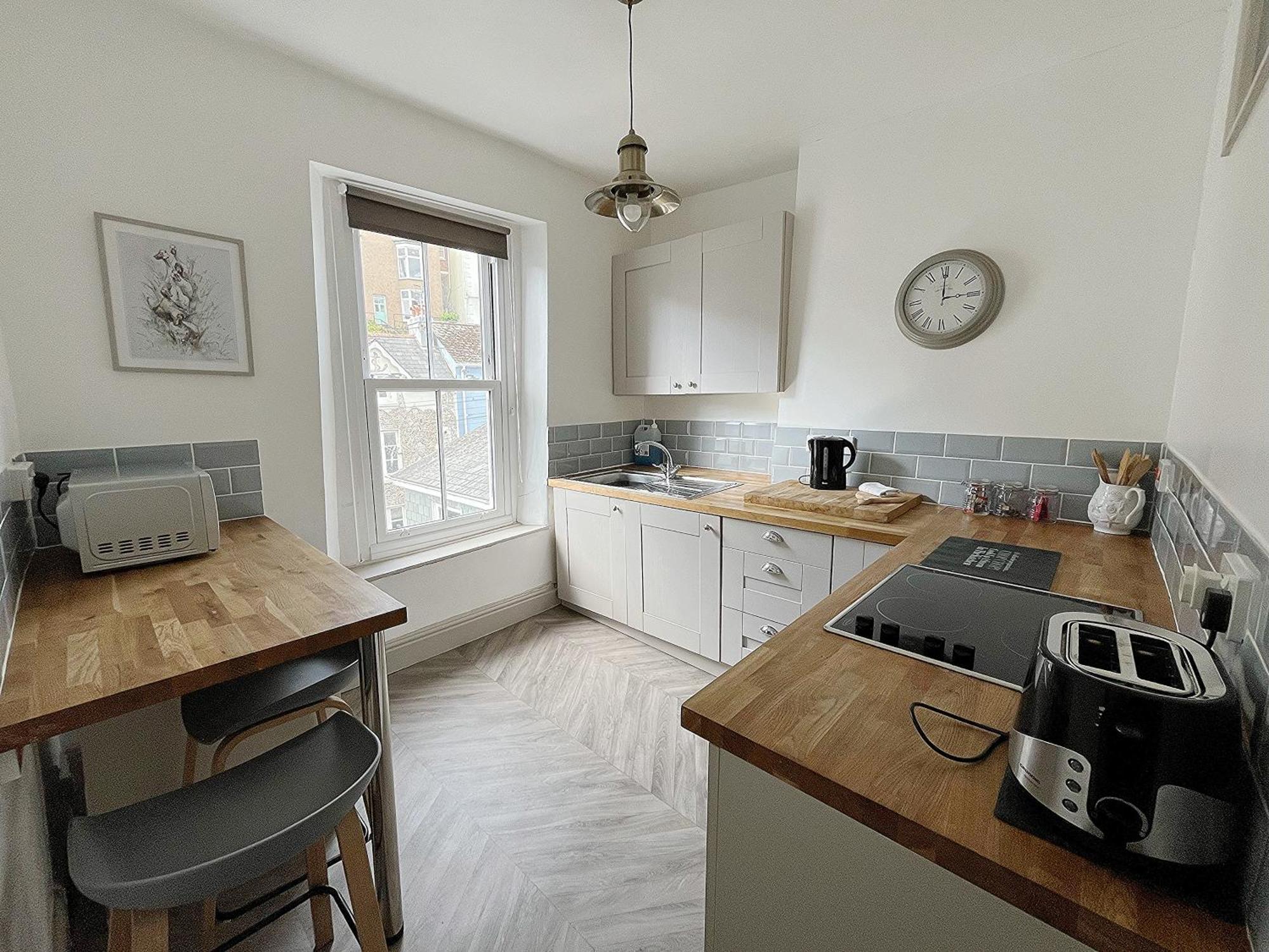 Nancie'S Place - Dartmouth Town Center With Private Parking - A Traditional Georgian Private Duplex Apartment - Beautifully Refurbished - Two Bedrooms, Bathroom, Kitchen And Lounge Diner Bagian luar foto