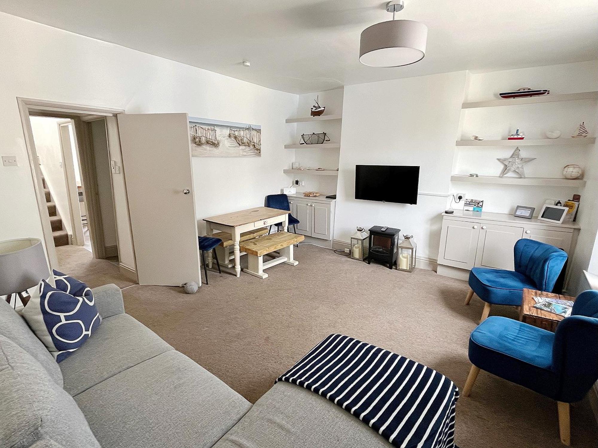 Nancie'S Place - Dartmouth Town Center With Private Parking - A Traditional Georgian Private Duplex Apartment - Beautifully Refurbished - Two Bedrooms, Bathroom, Kitchen And Lounge Diner Bagian luar foto