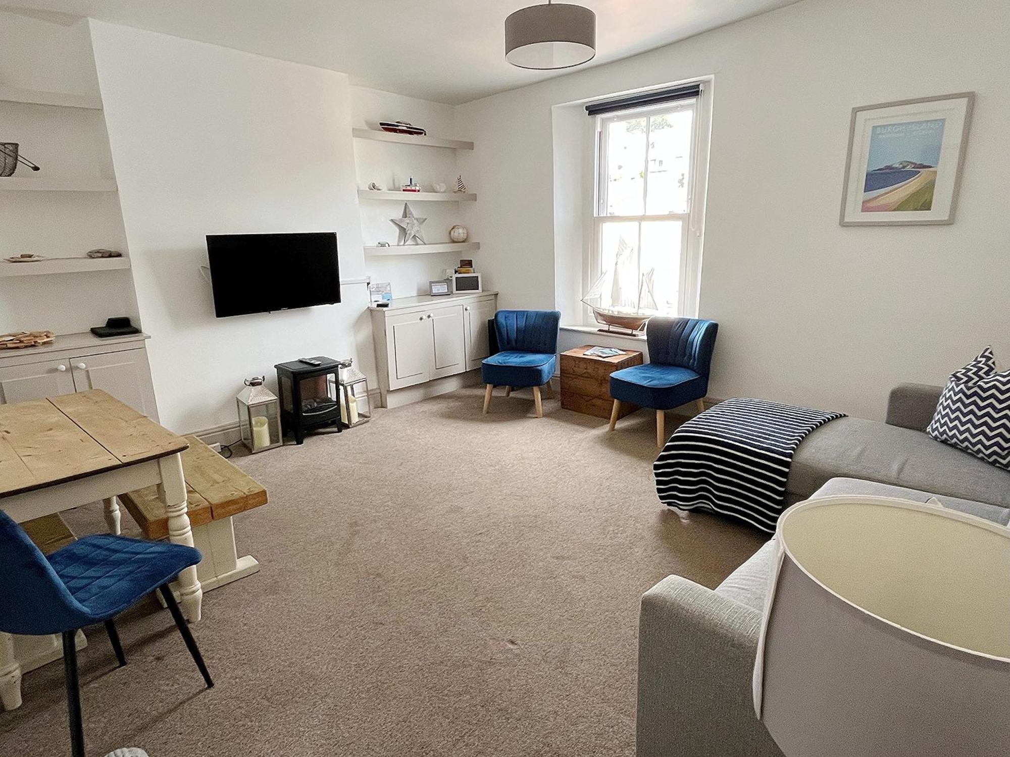 Nancie'S Place - Dartmouth Town Center With Private Parking - A Traditional Georgian Private Duplex Apartment - Beautifully Refurbished - Two Bedrooms, Bathroom, Kitchen And Lounge Diner Bagian luar foto