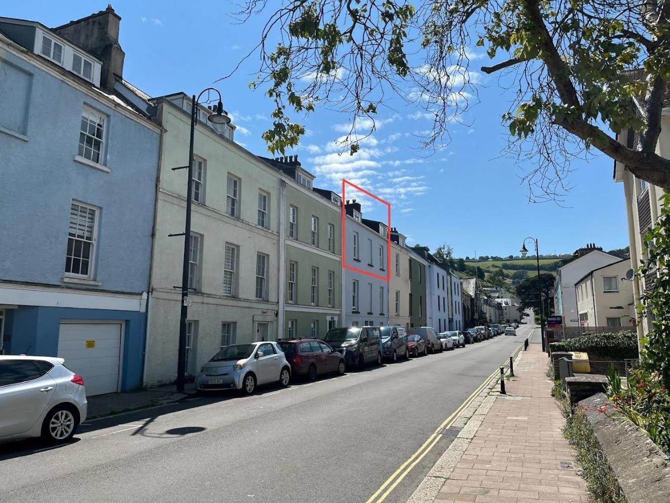 Nancie'S Place - Dartmouth Town Center With Private Parking - A Traditional Georgian Private Duplex Apartment - Beautifully Refurbished - Two Bedrooms, Bathroom, Kitchen And Lounge Diner Bagian luar foto