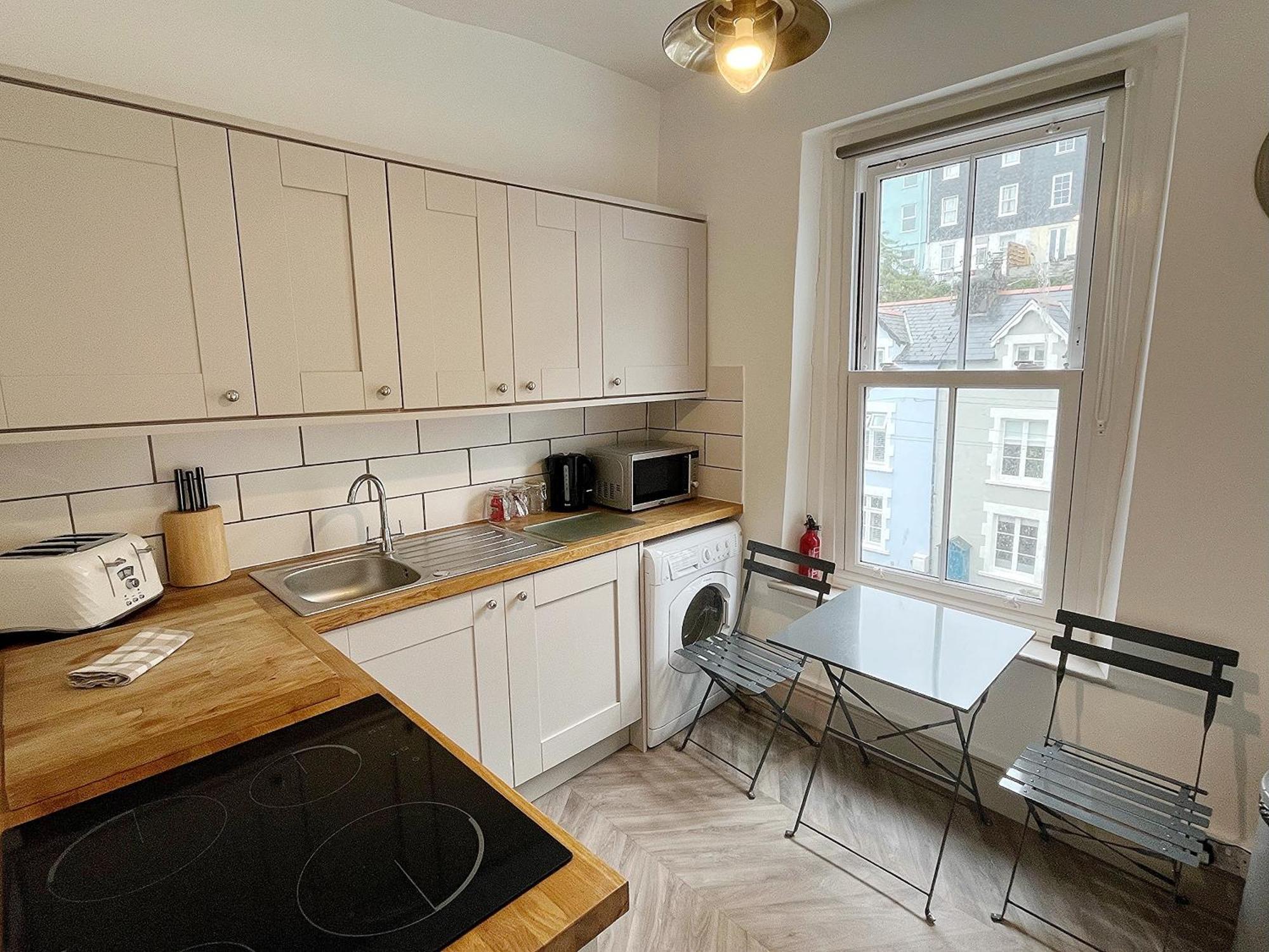 Nancie'S Place - Dartmouth Town Center With Private Parking - A Traditional Georgian Private Duplex Apartment - Beautifully Refurbished - Two Bedrooms, Bathroom, Kitchen And Lounge Diner Bagian luar foto