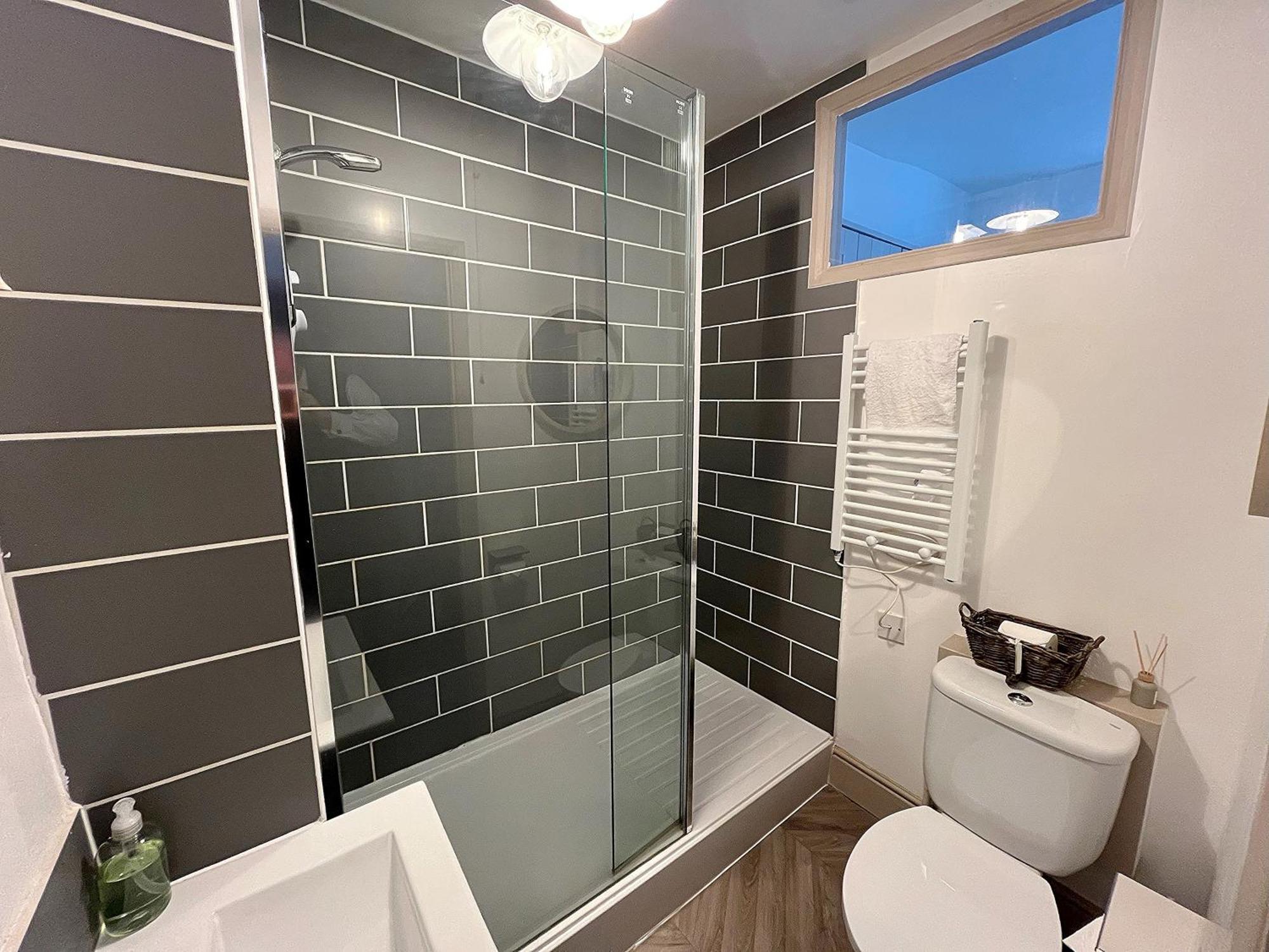 Nancie'S Place - Dartmouth Town Center With Private Parking - A Traditional Georgian Private Duplex Apartment - Beautifully Refurbished - Two Bedrooms, Bathroom, Kitchen And Lounge Diner Bagian luar foto