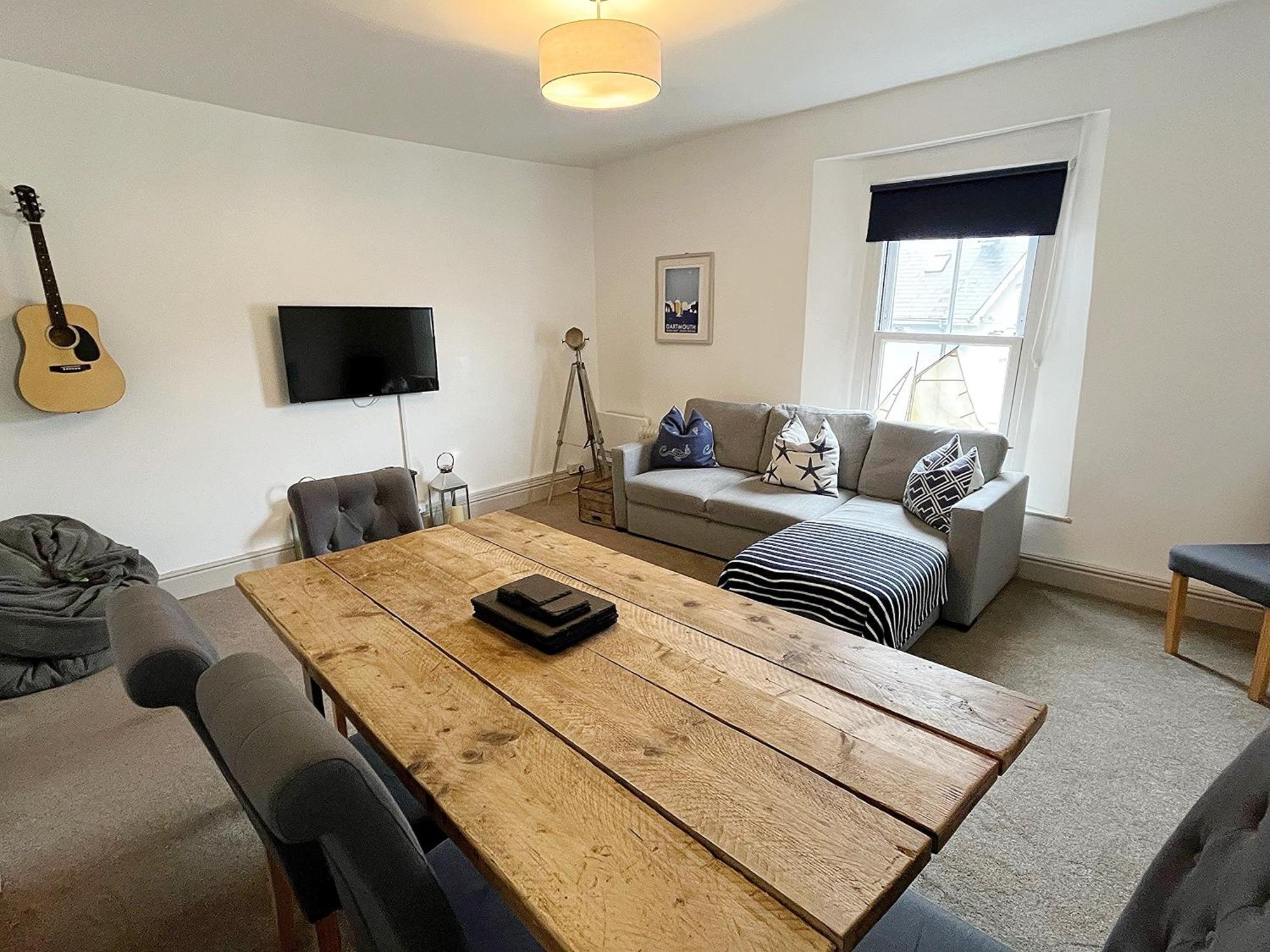 Nancie'S Place - Dartmouth Town Center With Private Parking - A Traditional Georgian Private Duplex Apartment - Beautifully Refurbished - Two Bedrooms, Bathroom, Kitchen And Lounge Diner Bagian luar foto