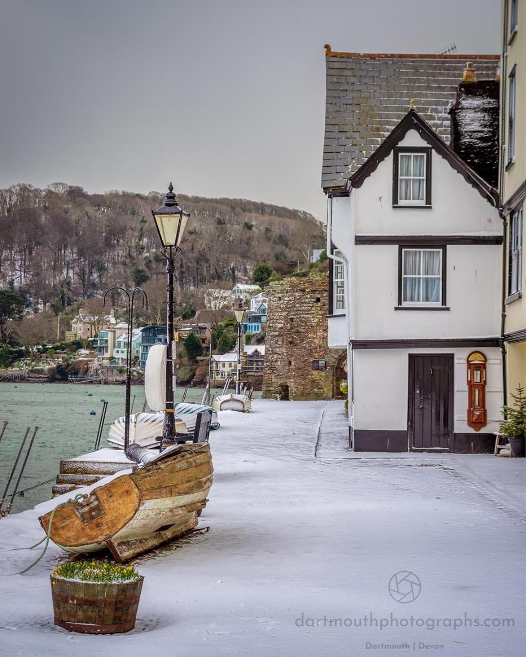 Nancie'S Place - Dartmouth Town Center With Private Parking - A Traditional Georgian Private Duplex Apartment - Beautifully Refurbished - Two Bedrooms, Bathroom, Kitchen And Lounge Diner Bagian luar foto