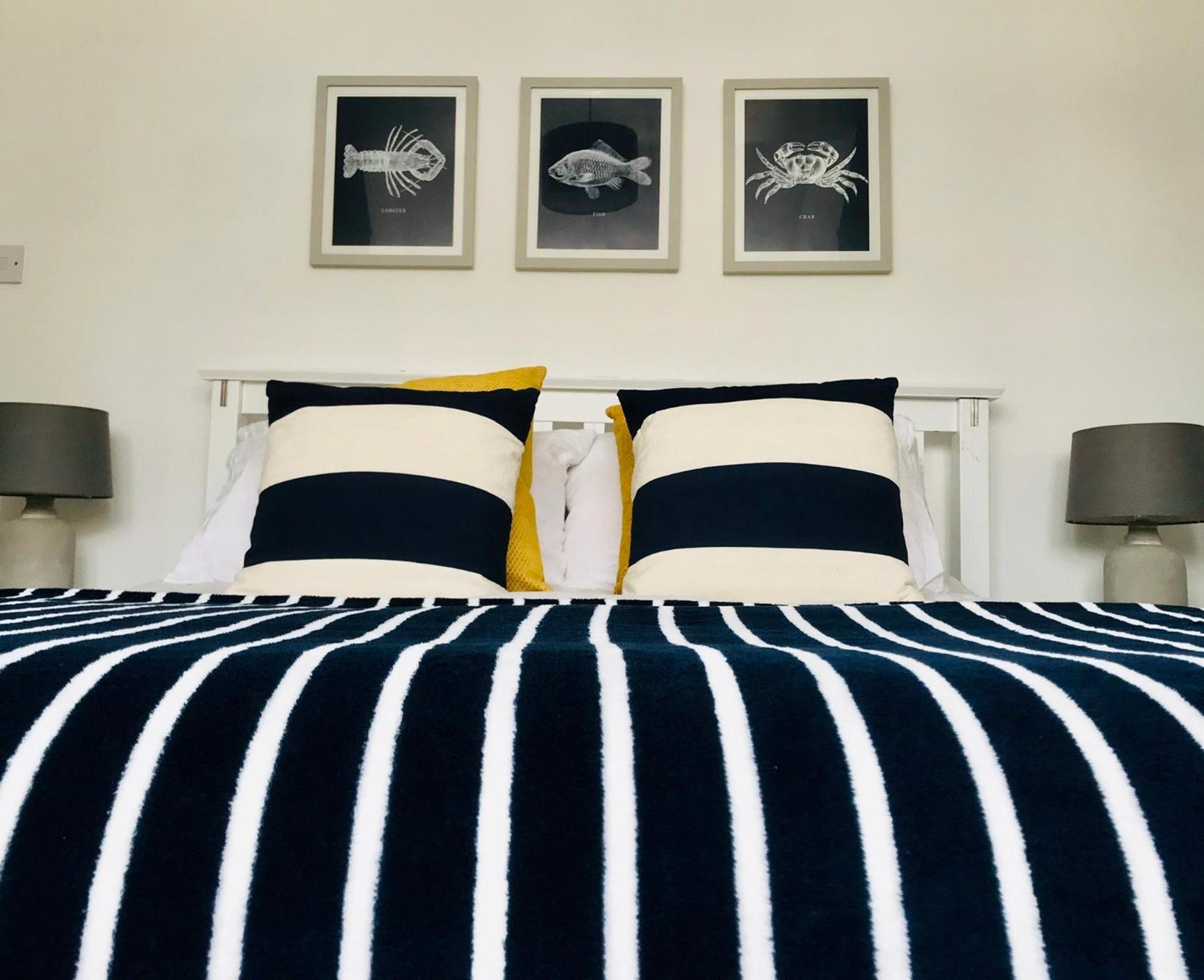 Nancie'S Place - Dartmouth Town Center With Private Parking - A Traditional Georgian Private Duplex Apartment - Beautifully Refurbished - Two Bedrooms, Bathroom, Kitchen And Lounge Diner Bagian luar foto