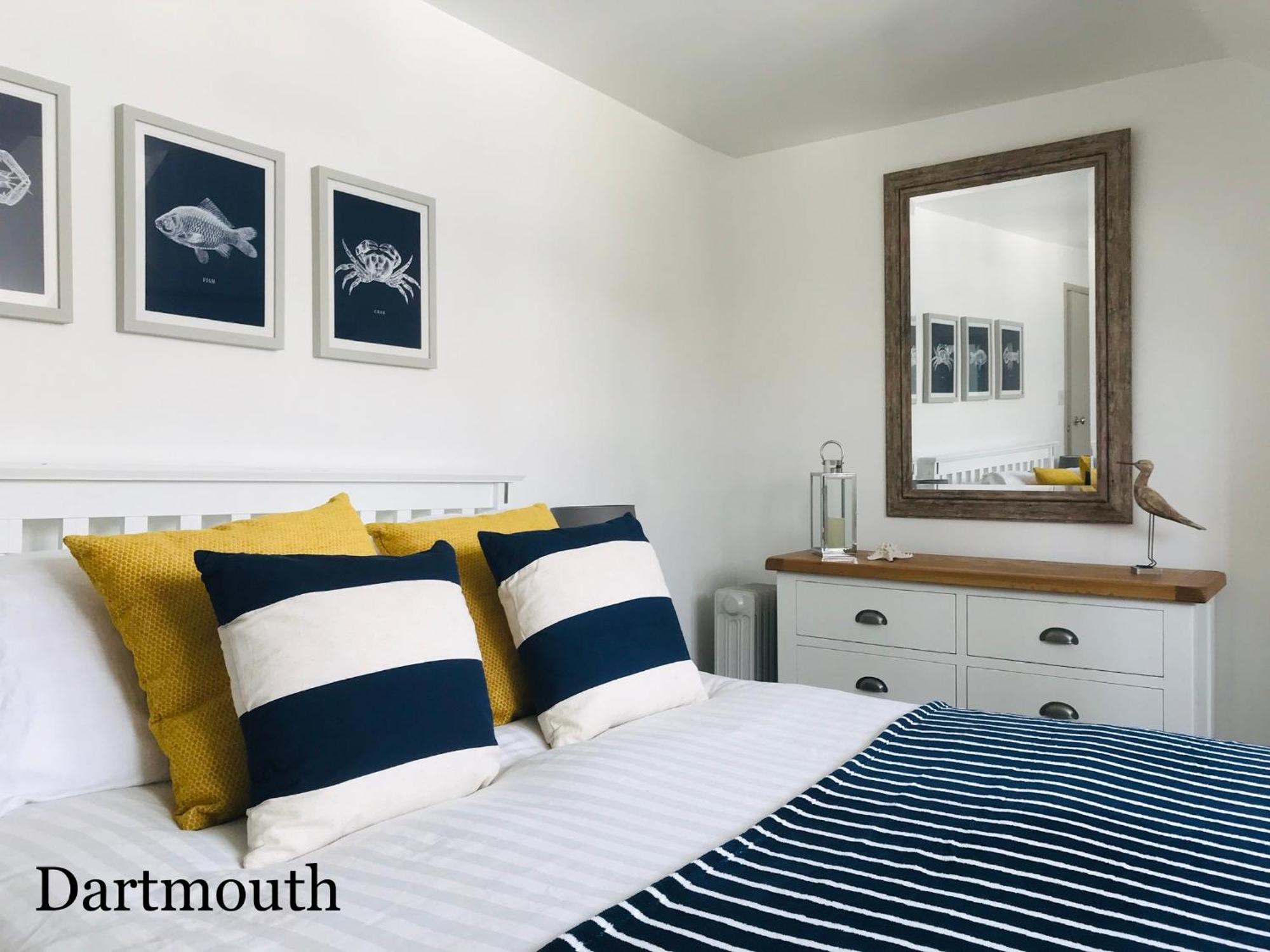 Nancie'S Place - Dartmouth Town Center With Private Parking - A Traditional Georgian Private Duplex Apartment - Beautifully Refurbished - Two Bedrooms, Bathroom, Kitchen And Lounge Diner Bagian luar foto