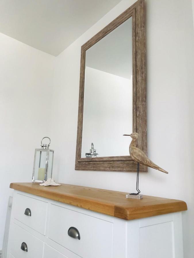 Nancie'S Place - Dartmouth Town Center With Private Parking - A Traditional Georgian Private Duplex Apartment - Beautifully Refurbished - Two Bedrooms, Bathroom, Kitchen And Lounge Diner Bagian luar foto